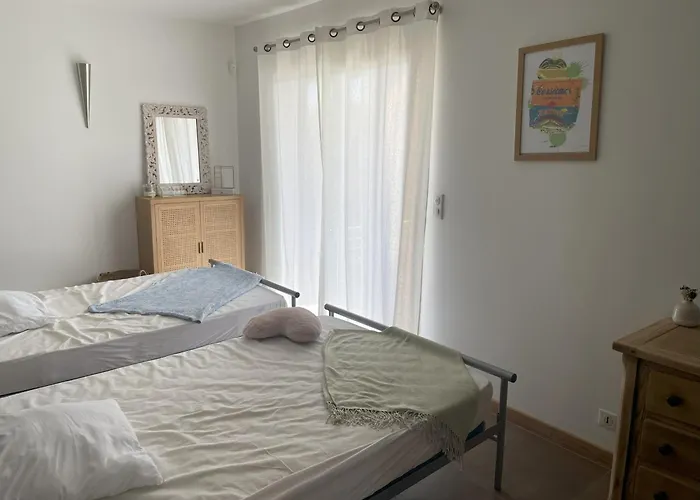 House With Sea View, Route De Palombaggia 别墅 *